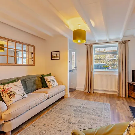 Holiday home 2 Bed In 94220