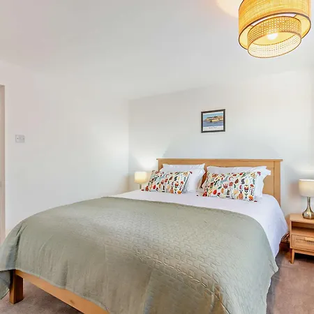 Holiday home 2 Bed In 94220