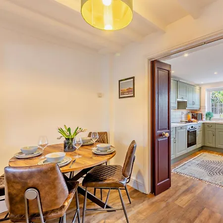 2 Bed In Middlesbrough Oc-94220 Holiday home