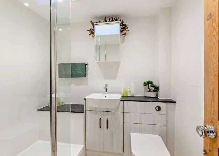 Holiday home 2 Bed In Middlesbrough Oc-94220 *